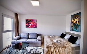 Studio Apartment mit Balkon